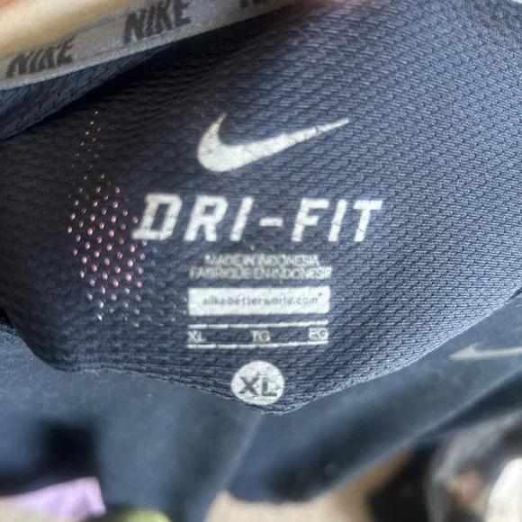 Nike Men's Black Tee with Gray Accents - Picture 5 of 6